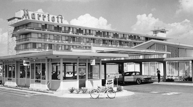 khách sạn Marriott International xưa.