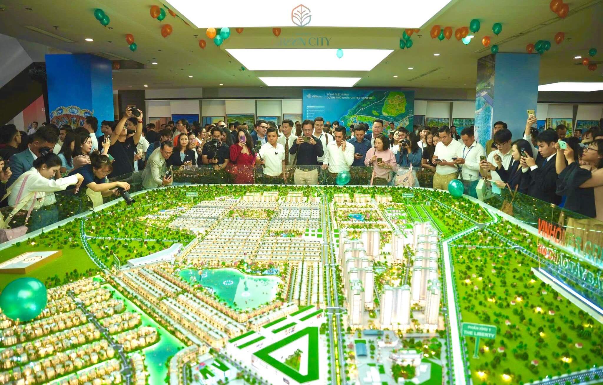 Sa bàn Vinhomes Green City